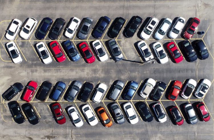 U.S. auto sales expected to fall more than 20%, according to report