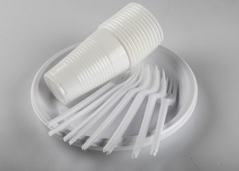 Foodservice Single-Use Straws, Bags Boosted by COVID-Related Suspension of Bans