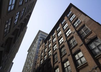A hedge fund looks to stop a big real estate owner from breaking up