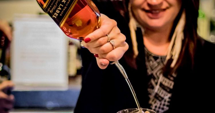 FTSE 100 led higher by banks and Diageo PLC