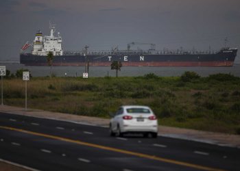 Oil traders snap up tankers in sign second-wave glut is near