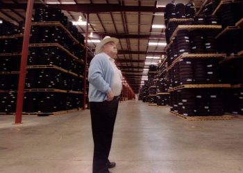 Les Schwab sold to California investment fund, Meritage Group