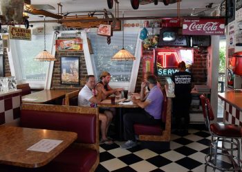 Coronavirus live updates: Florida tops 14,000 deaths as restaurants reopen