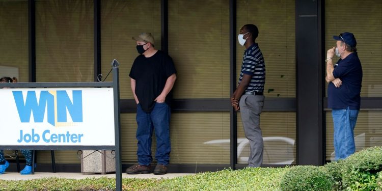 Pandemic Aid Swelled Savings of the Unemployed, Study Shows. Now They Are Running Low.