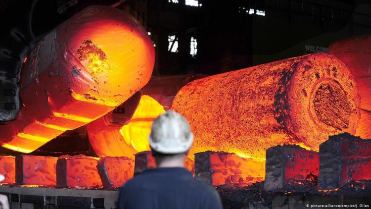 Thyssenkrupp steel feels the heat as European industry finds itself at decisive moment | Business| Economy and finance news from a German perspective | DW