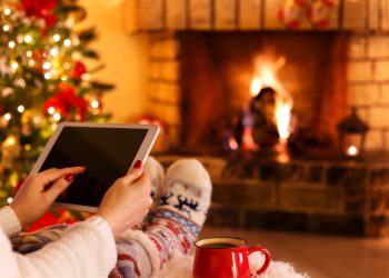 Mobile Devices Seen as Essential in Reaching Holiday Shoppers – WWD