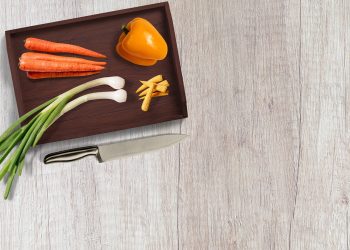 Are online grocery stores being designed to support consumer nutrition information needs?