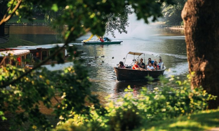 Bitcoin SV, Augur, VeChain Price Analysis: 03 October