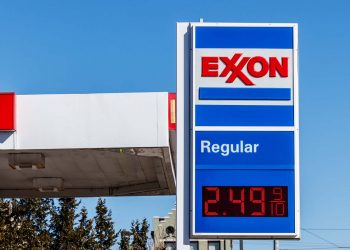 Avoid XOM Stock as Exxon Mobil’s Terrible Year Continues