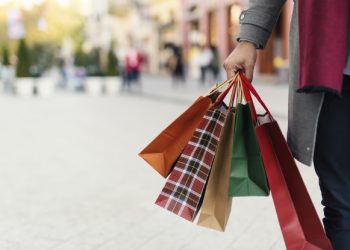 Holiday Shopping Season Plagued With Consumer Concerns – WWD