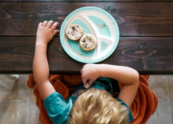 How to Get a Child with Autism to Eat: 12 Mealtime Tips