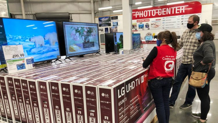 Consumer spending up a slight 0.5% as virus maintains grip