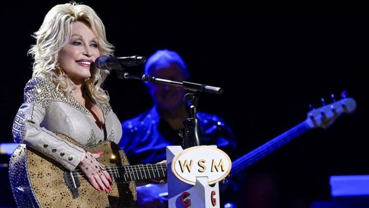 Dolly Parton Credited For Funding Moderna’s COVID-19 Vaccine – Deadline