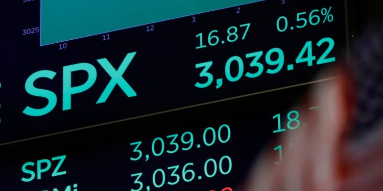 Market-Cap Index Funds vs. Equal-Weight Index Funds: How They Compare
