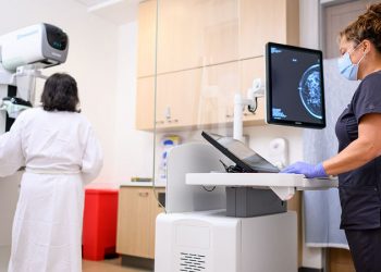 Mammography Breasts density independent predictor of lymphoedema in operated breast cancer