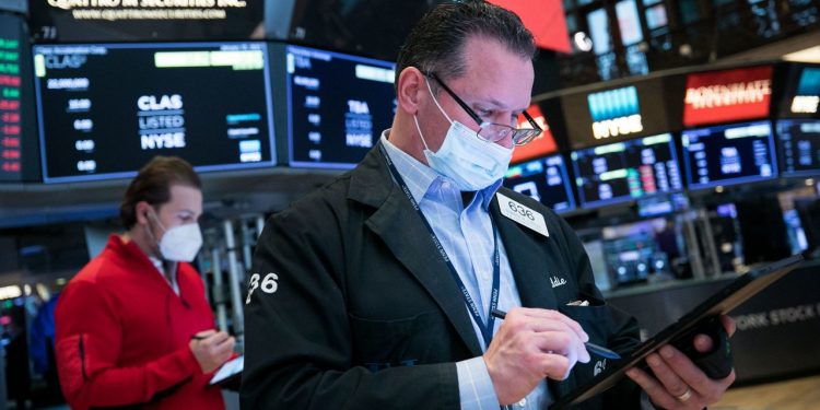 Here’s How Much Money Flowed Out of Mutual Funds Last Year