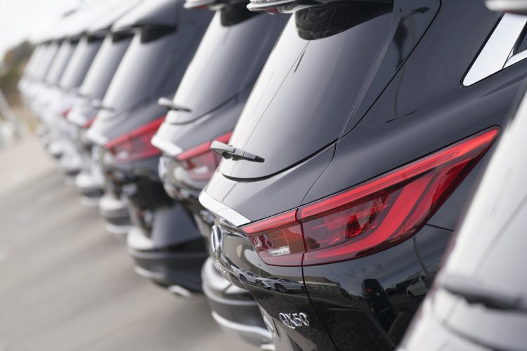 Late sales rebound helps US automakers avoid 2020 disaster