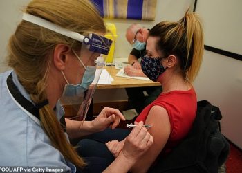 Labour proposal would leave UK struggling to develop its own Covid vaccines, warn science experts