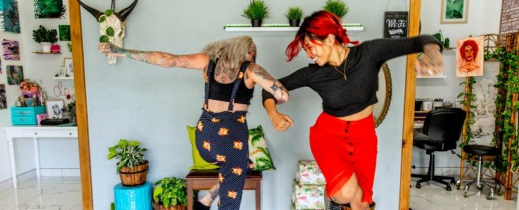 Extraverts Use Subtly Different Words, Analysis of 80,000 People Finds