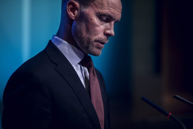 Norway Wealth Fund Dumps Oil Stocks Amid $10 Billion Loss