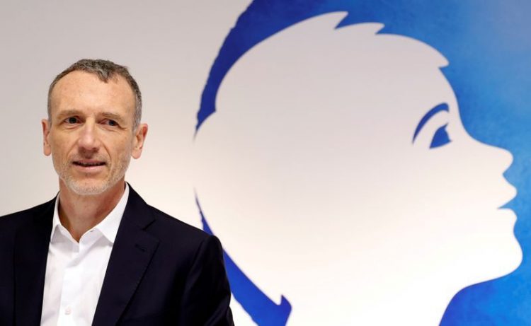 Investment funds increase pressure on Danone CEO