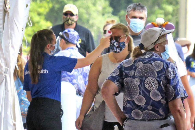 Walt Disney World, Universal Studios hoping to lure tourists back for spring break