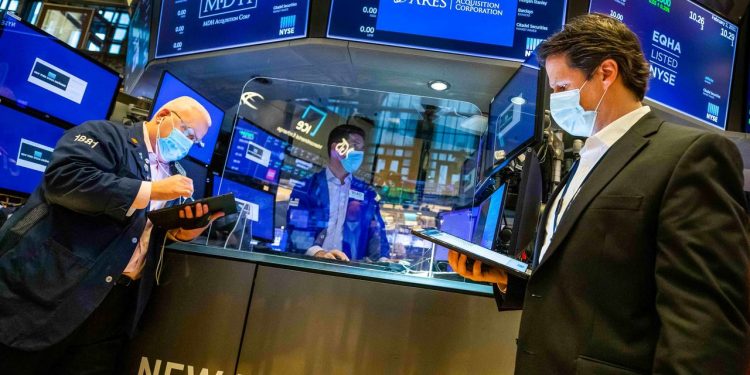 Income-Hungry Investors Are Flocking to Bank-Loan Funds