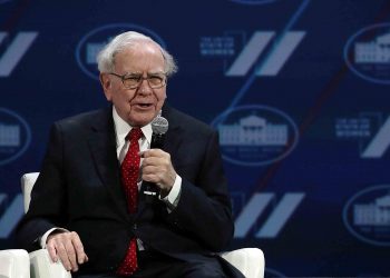 10 Stocks Warren Buffett Is Buying (And 11 He’s Selling)